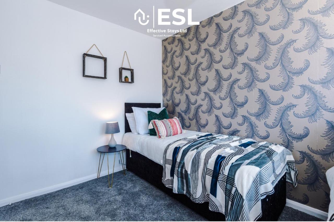 3 Bedroom House With Garden And Driveway Parking - Less Than 10 Mins From Chester City Centre Bagian luar foto