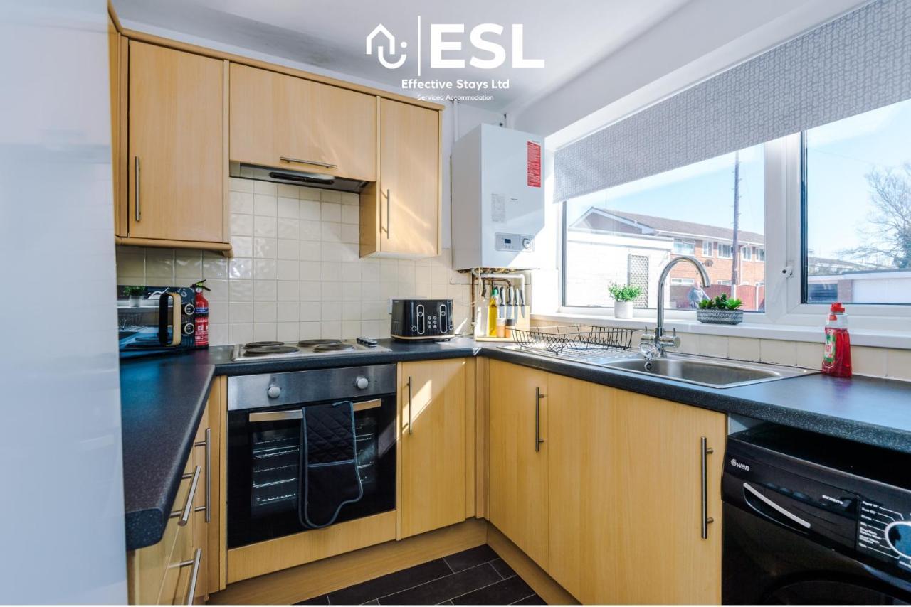 3 Bedroom House With Garden And Driveway Parking - Less Than 10 Mins From Chester City Centre Bagian luar foto