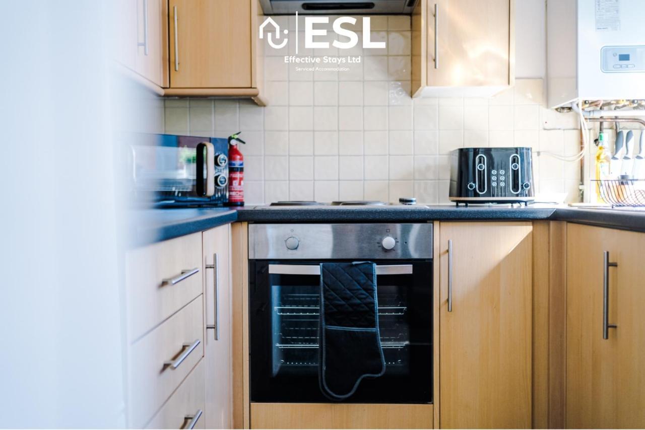 3 Bedroom House With Garden And Driveway Parking - Less Than 10 Mins From Chester City Centre Bagian luar foto