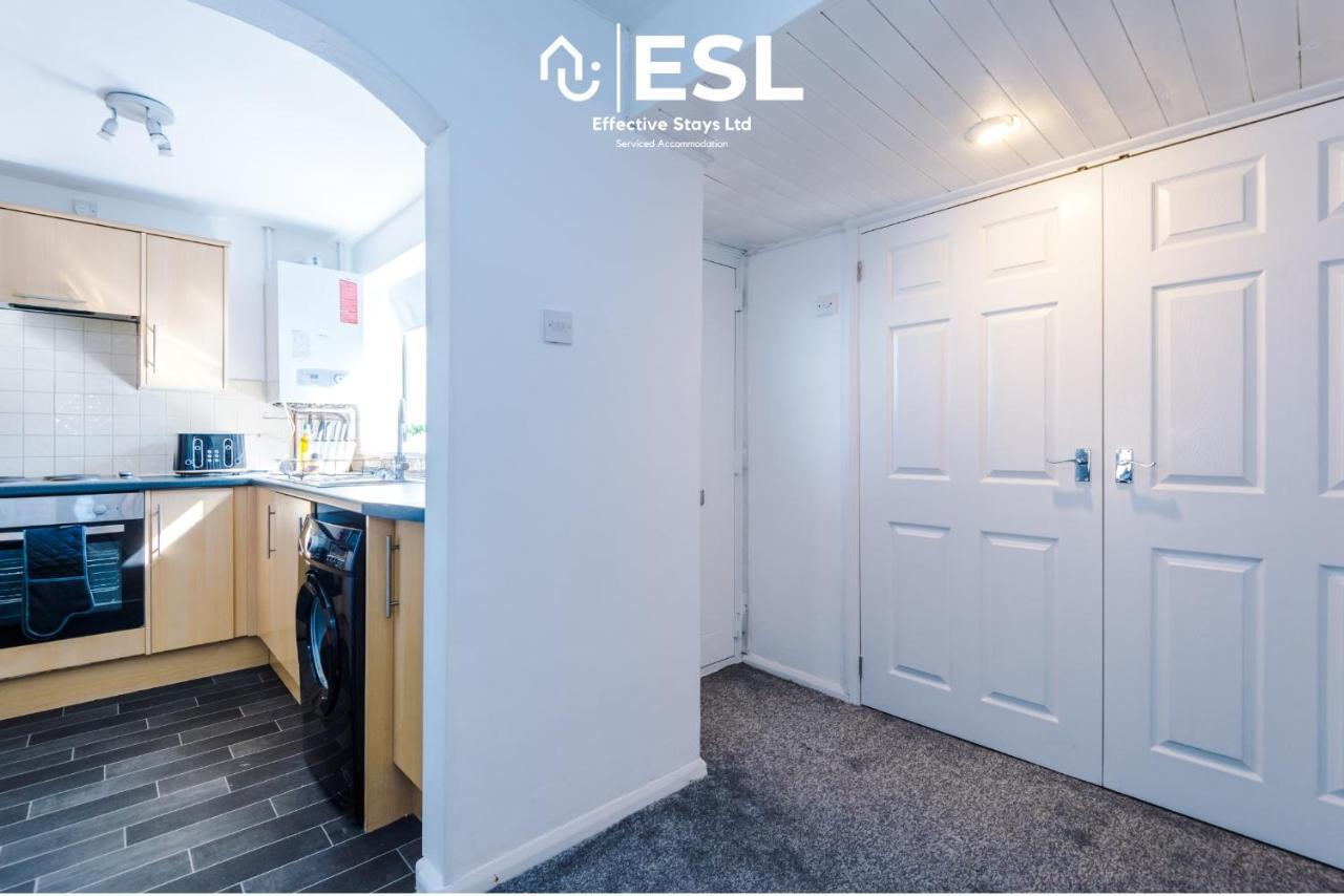 3 Bedroom House With Garden And Driveway Parking - Less Than 10 Mins From Chester City Centre Bagian luar foto