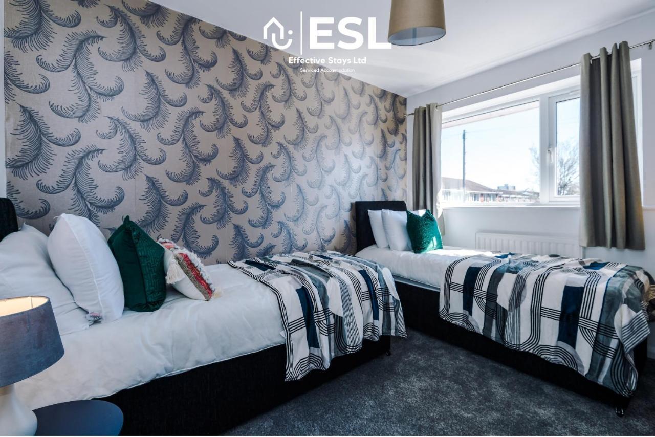 3 Bedroom House With Garden And Driveway Parking - Less Than 10 Mins From Chester City Centre Bagian luar foto