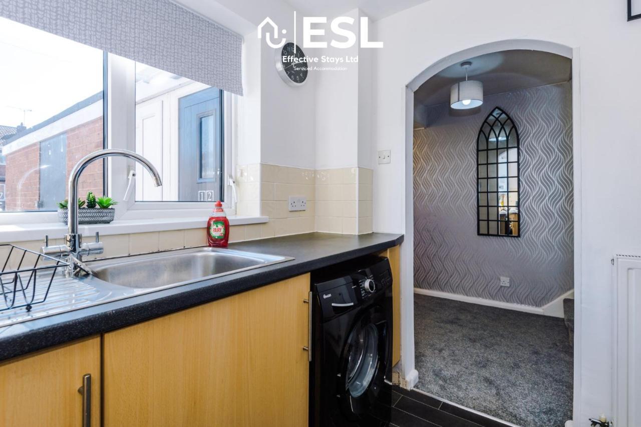 3 Bedroom House With Garden And Driveway Parking - Less Than 10 Mins From Chester City Centre Bagian luar foto