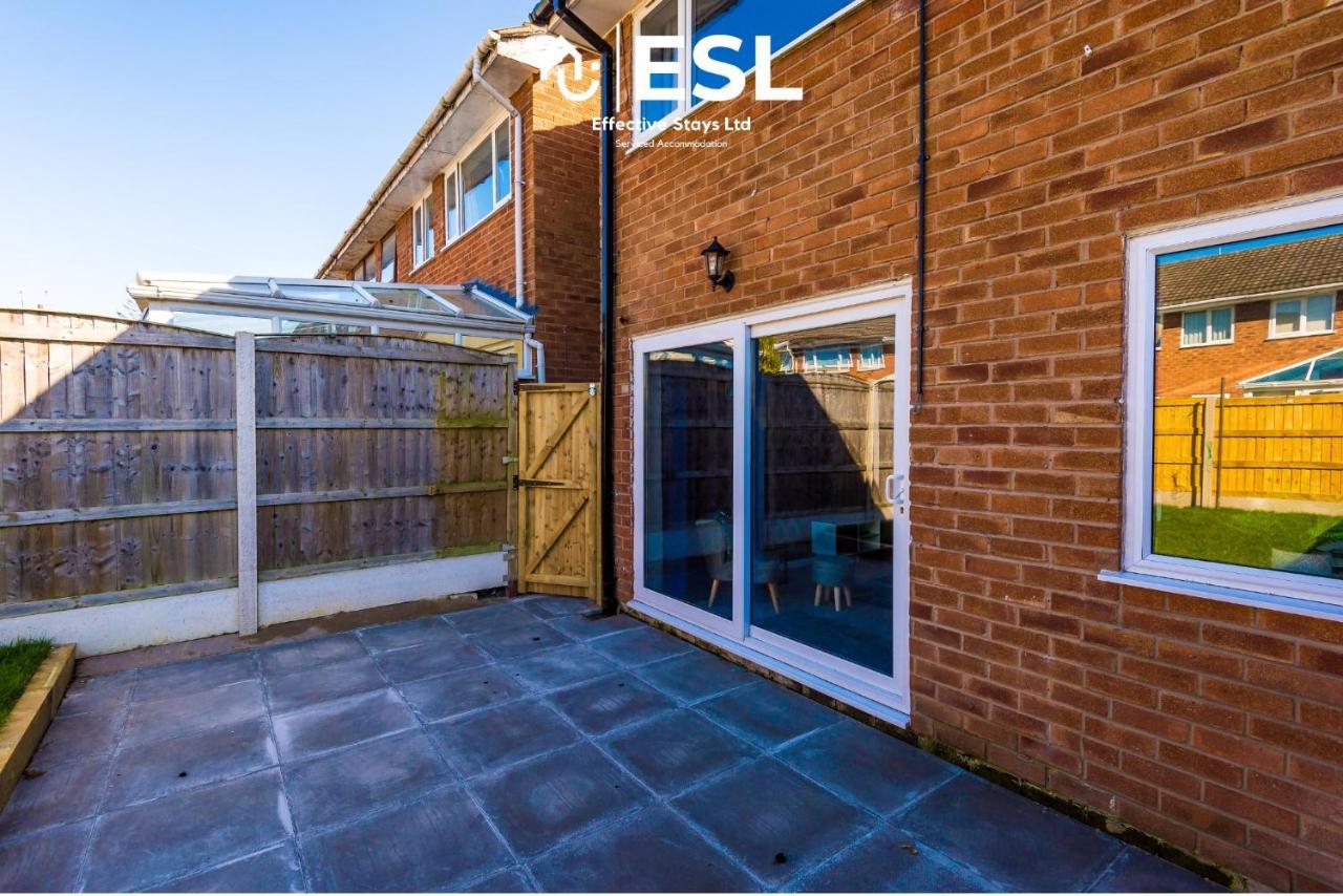 3 Bedroom House With Garden And Driveway Parking - Less Than 10 Mins From Chester City Centre Bagian luar foto