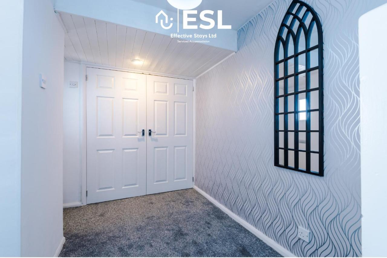 3 Bedroom House With Garden And Driveway Parking - Less Than 10 Mins From Chester City Centre Bagian luar foto